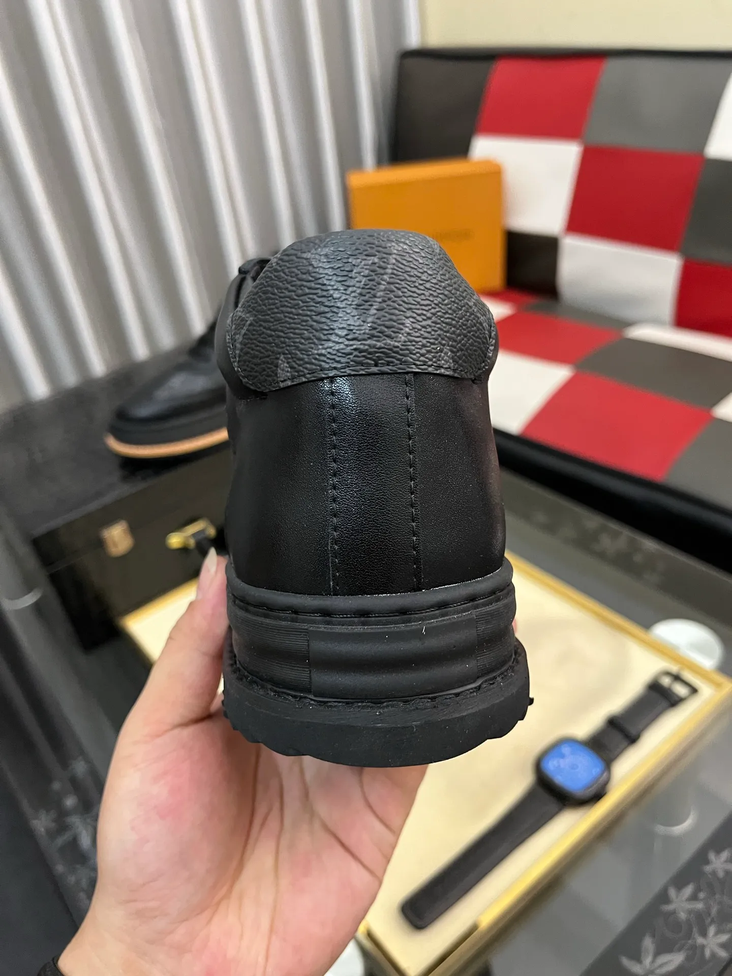 Men's shoes💰: 420⌚️⌚️"LOUI* VUITTO*" popular men's casual shoes, genuine Italian development💯purchase level quality✔️The upper is made of first-layer cowhide, comfortable and soft sheepskin foot pads⚡️Fashionable and versatile. The toe last shape is firm and full, and the soles are made from LV original molds and can be moved in and out of the counter at will. Light and comfortable on the foot~purely handmade, details determine quality! Size:38-442️⃣Colors available